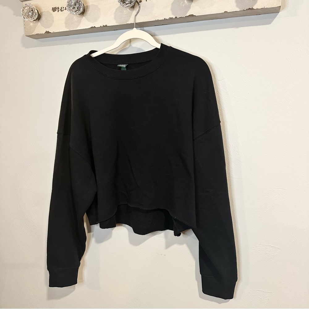Women’s black crop sweatshirt